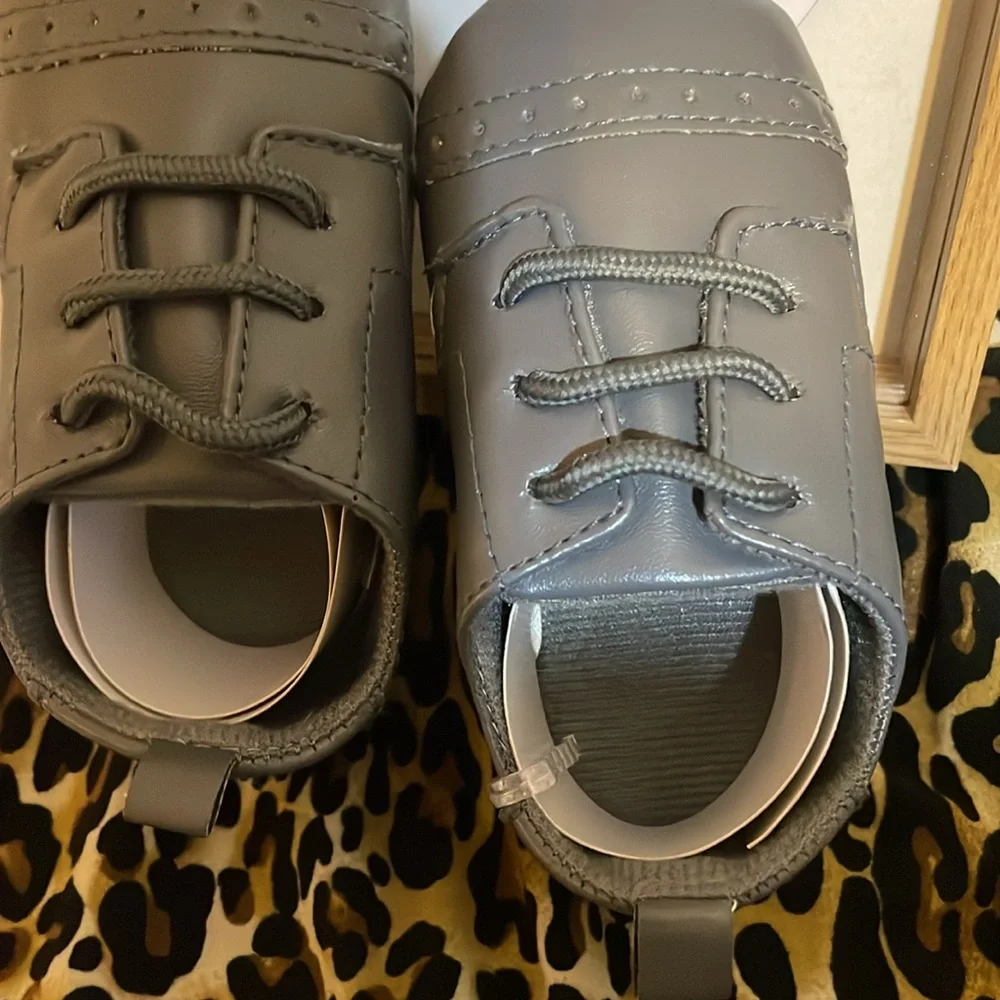 NWT- LITTLE TREASURES SOFT BOTTOM LACE UP SHOES FOR HIM. SIZE: 12-18 months.GRAY
